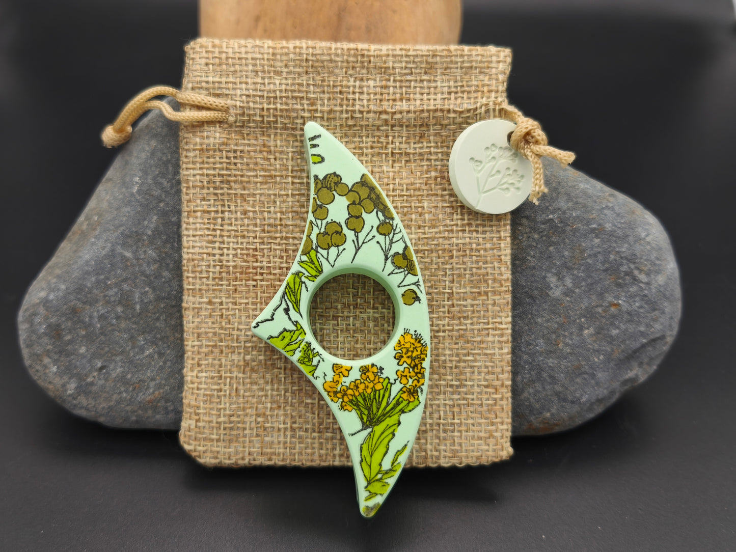 Bague de lecture artisanale gamme Distinguée décor floral botanique vert et jaune – fait main en Gironde en Raysin 200