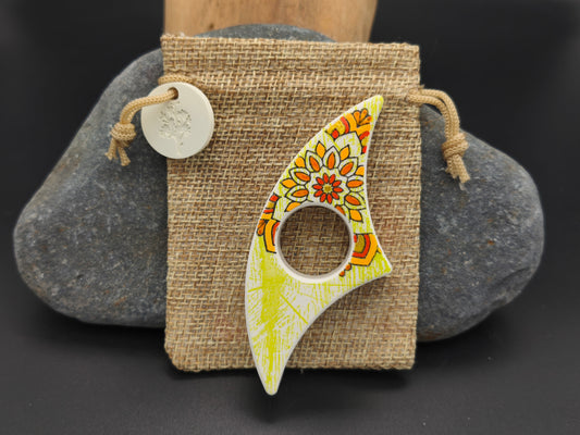 Bague de lecture artisanale gamme Distinguée décor mandala floral solaire jaune et orange – fait main en Gironde en Raysin 200